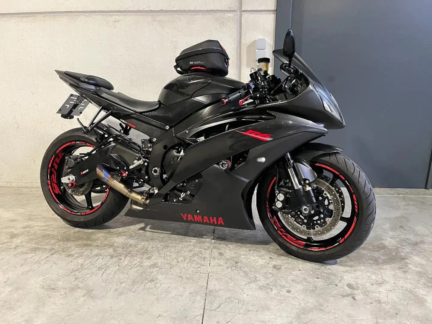 Yamaha YZF-R6 met opties en verlagingskit - 2
