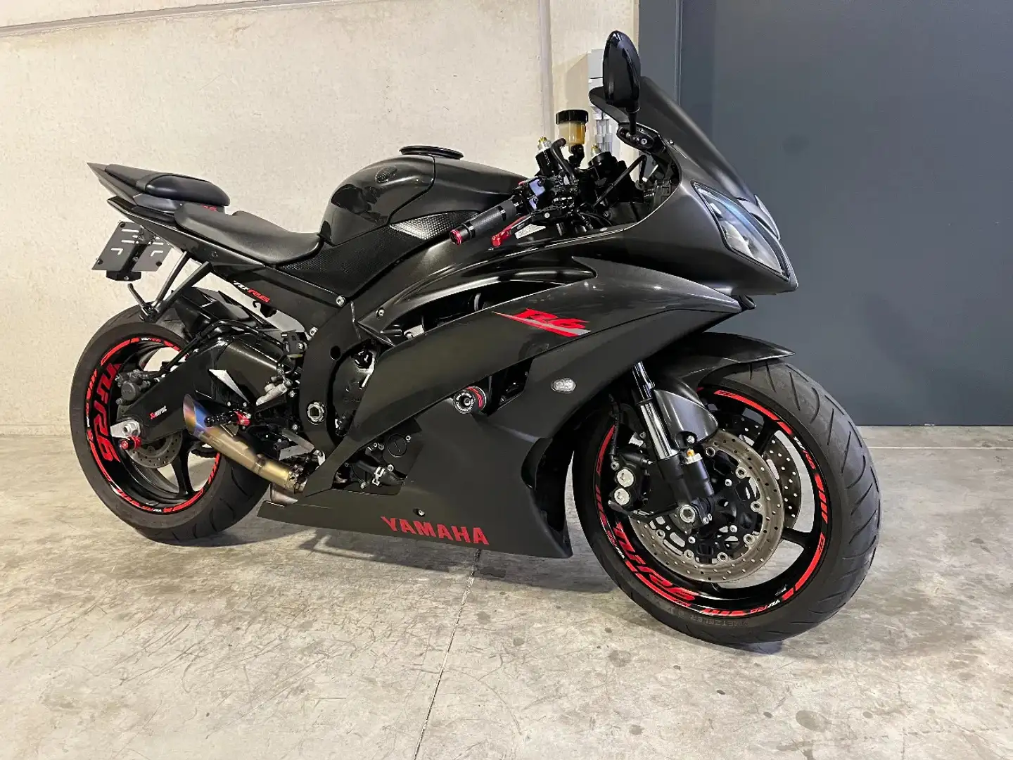 Yamaha YZF-R6 met opties en verlagingskit - 1