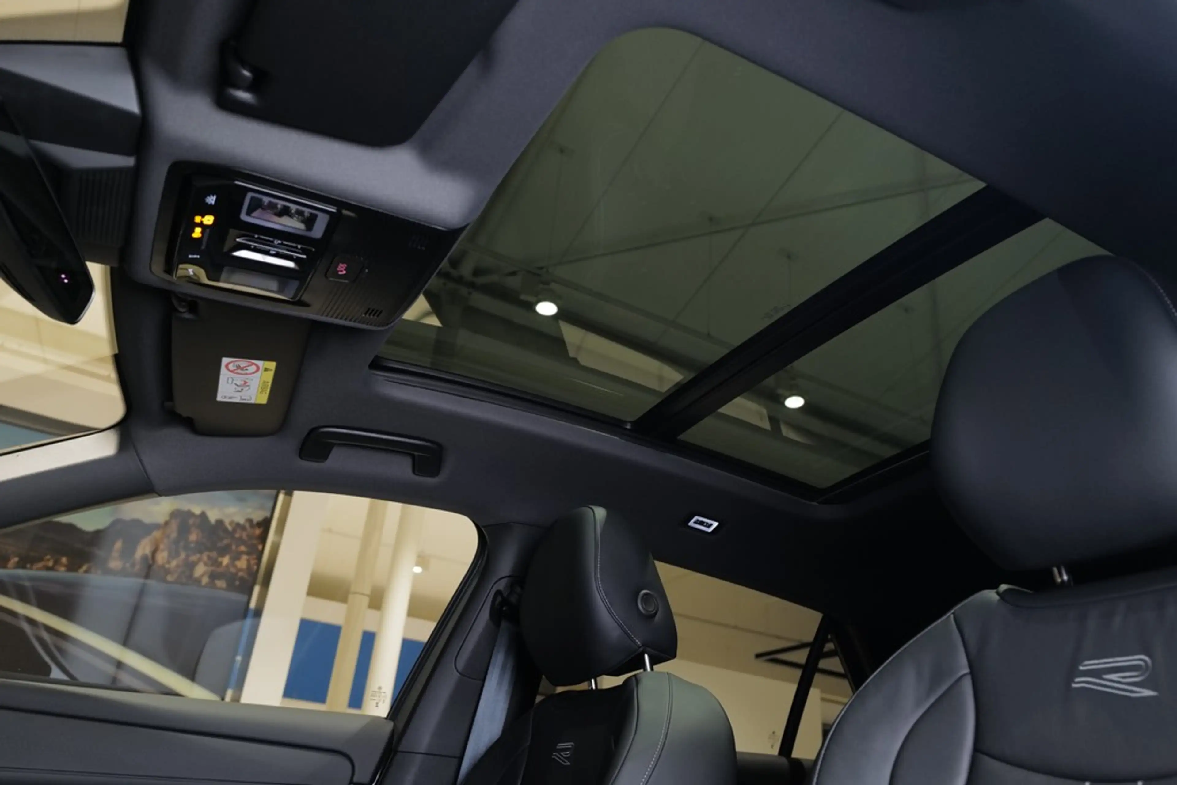 Volkswagen T-Roc 1.5eTSI DSG R-Line BlackStyle AHK DCC Leder HKa... — photo 10