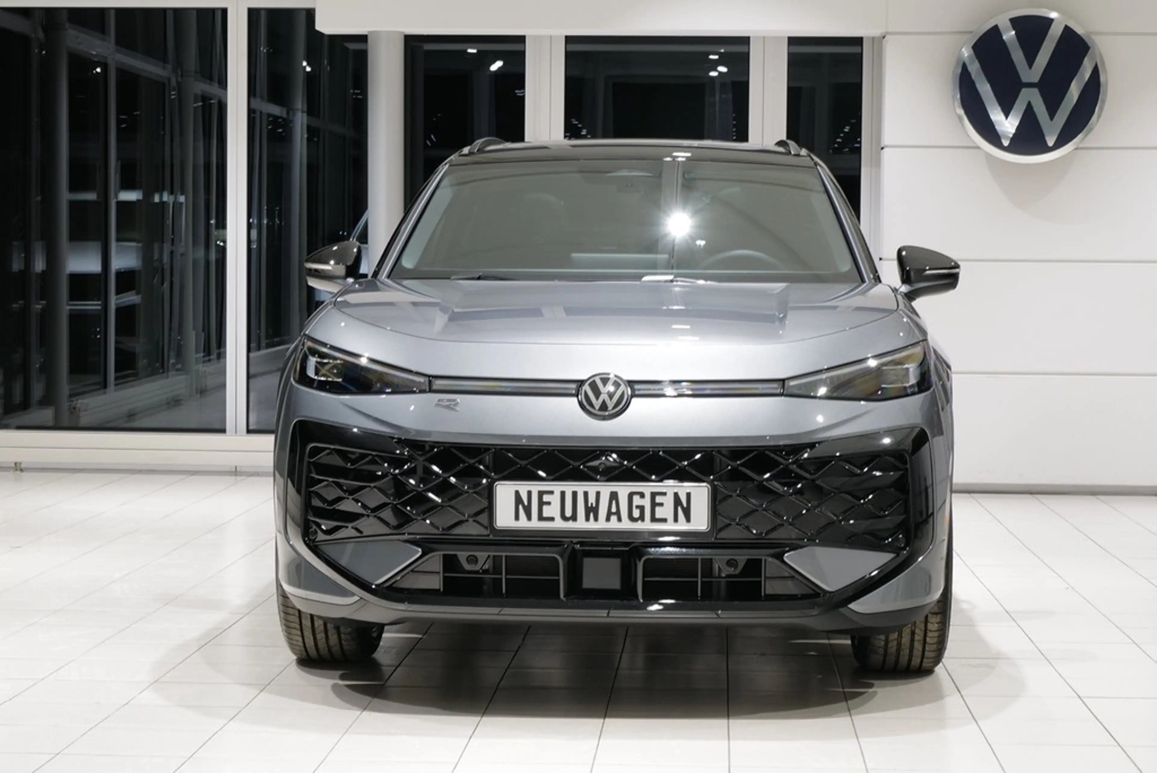 Volkswagen T-Roc 1.5eTSI DSG R-Line BlackStyle AHK DCC Leder HKa... — photo 4