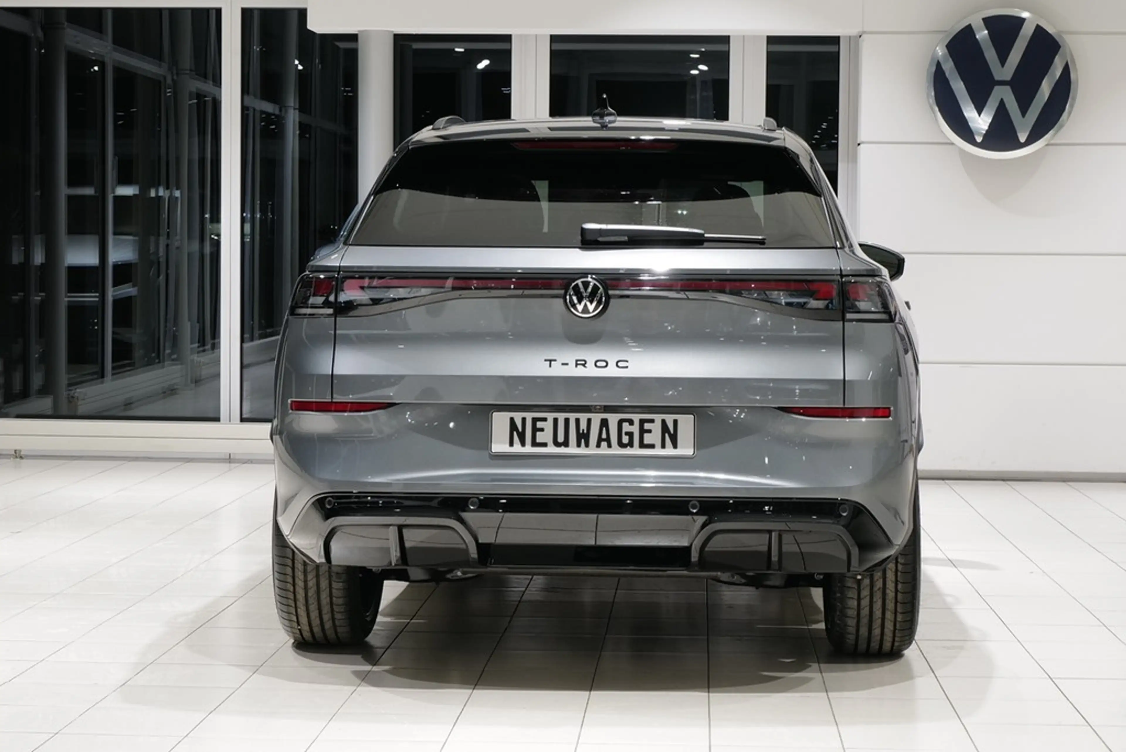 Volkswagen T-Roc 1.5eTSI DSG R-Line BlackStyle AHK DCC Leder HKa... — photo 5