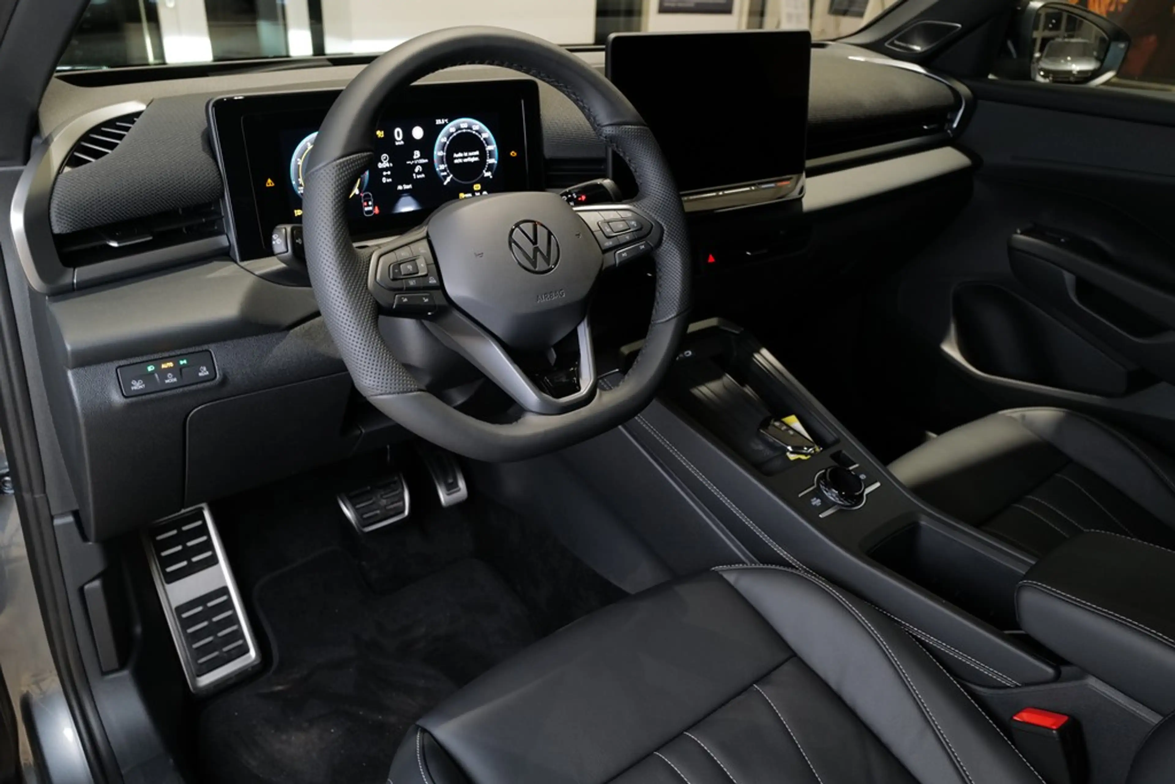 Volkswagen T-Roc 1.5eTSI DSG R-Line BlackStyle AHK DCC Leder HKa... — photo 3