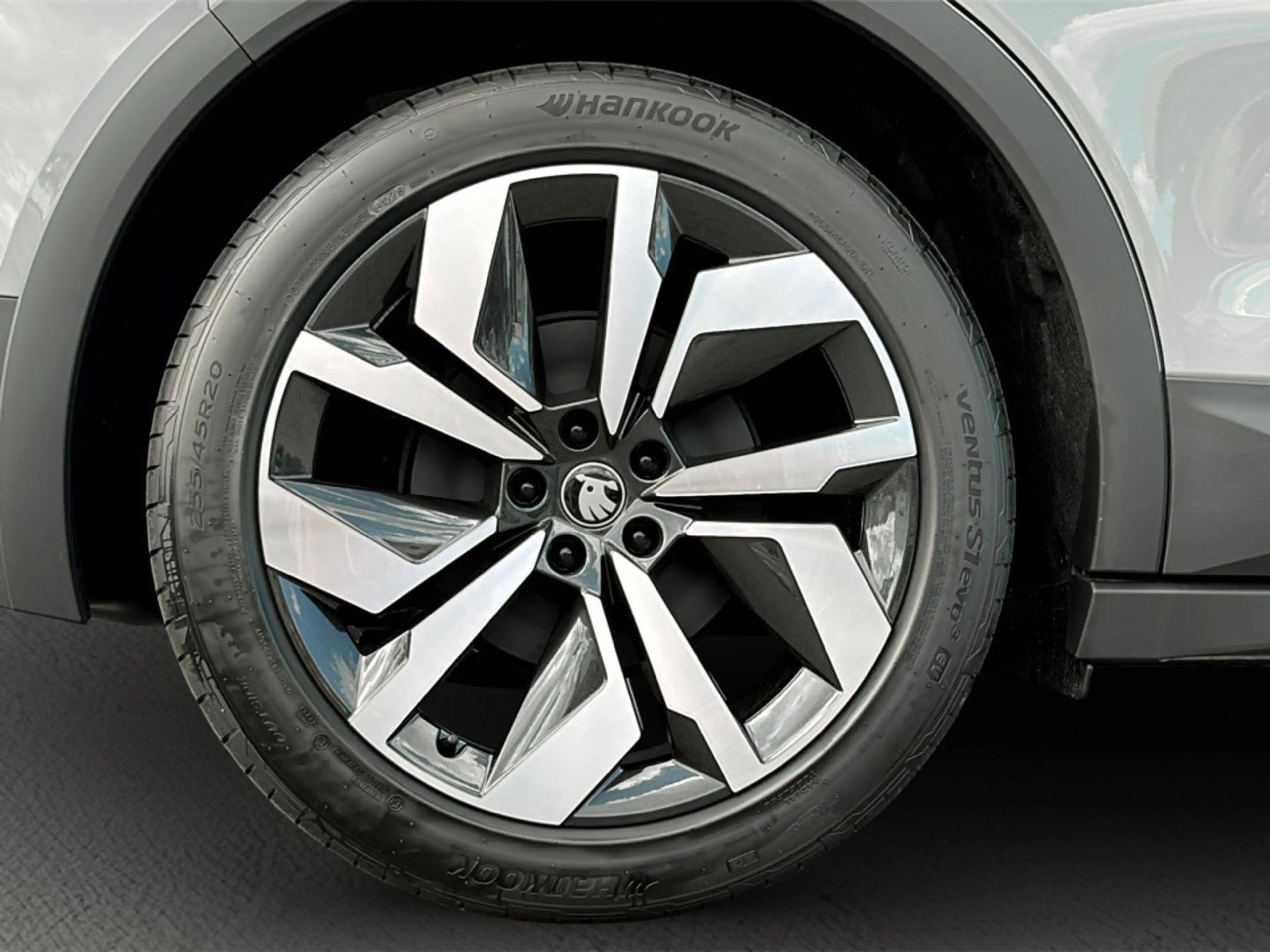 Skoda Elroq Sportline 85x — photo 6