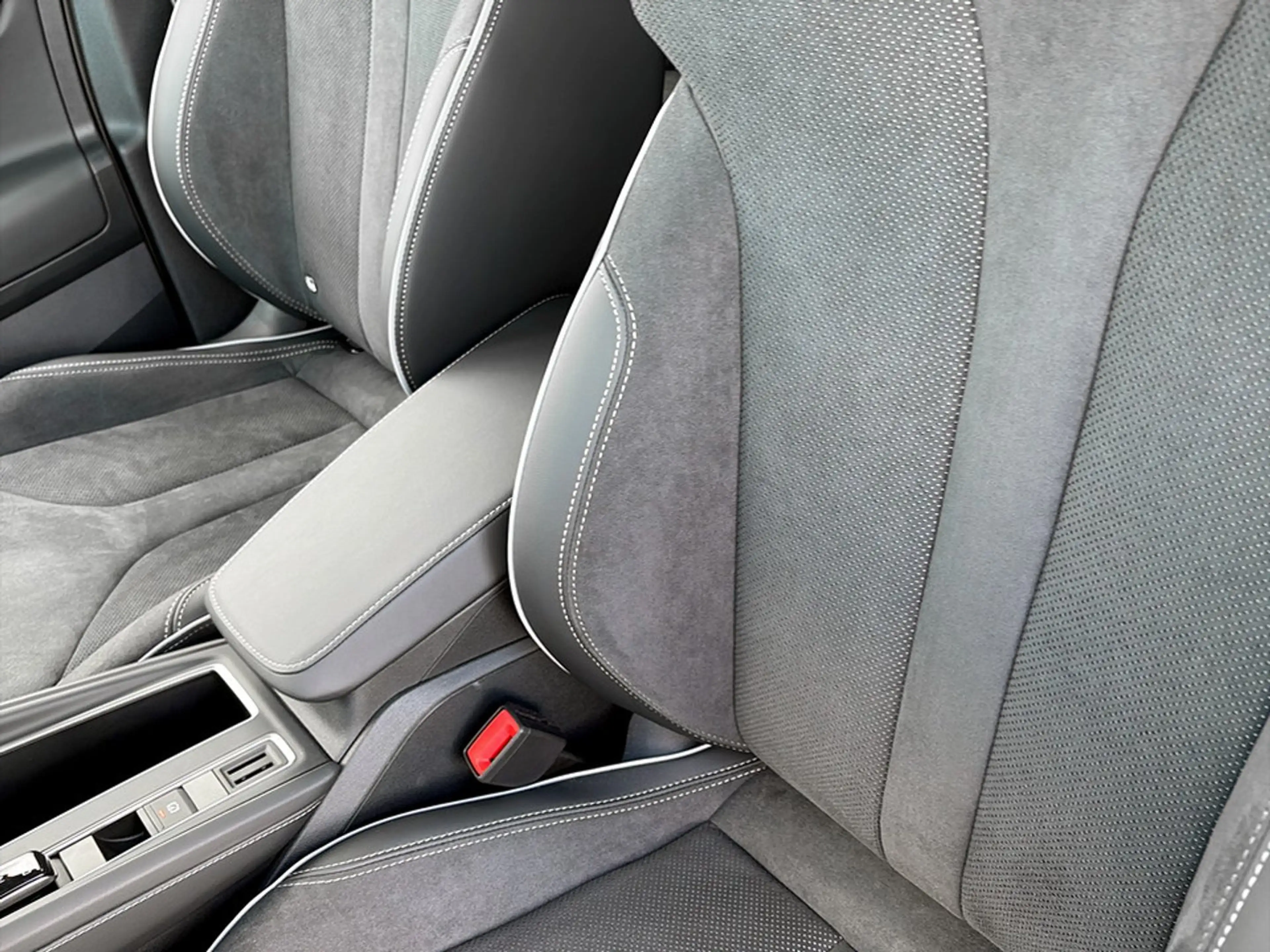 Skoda Elroq Sportline 85x — photo 8