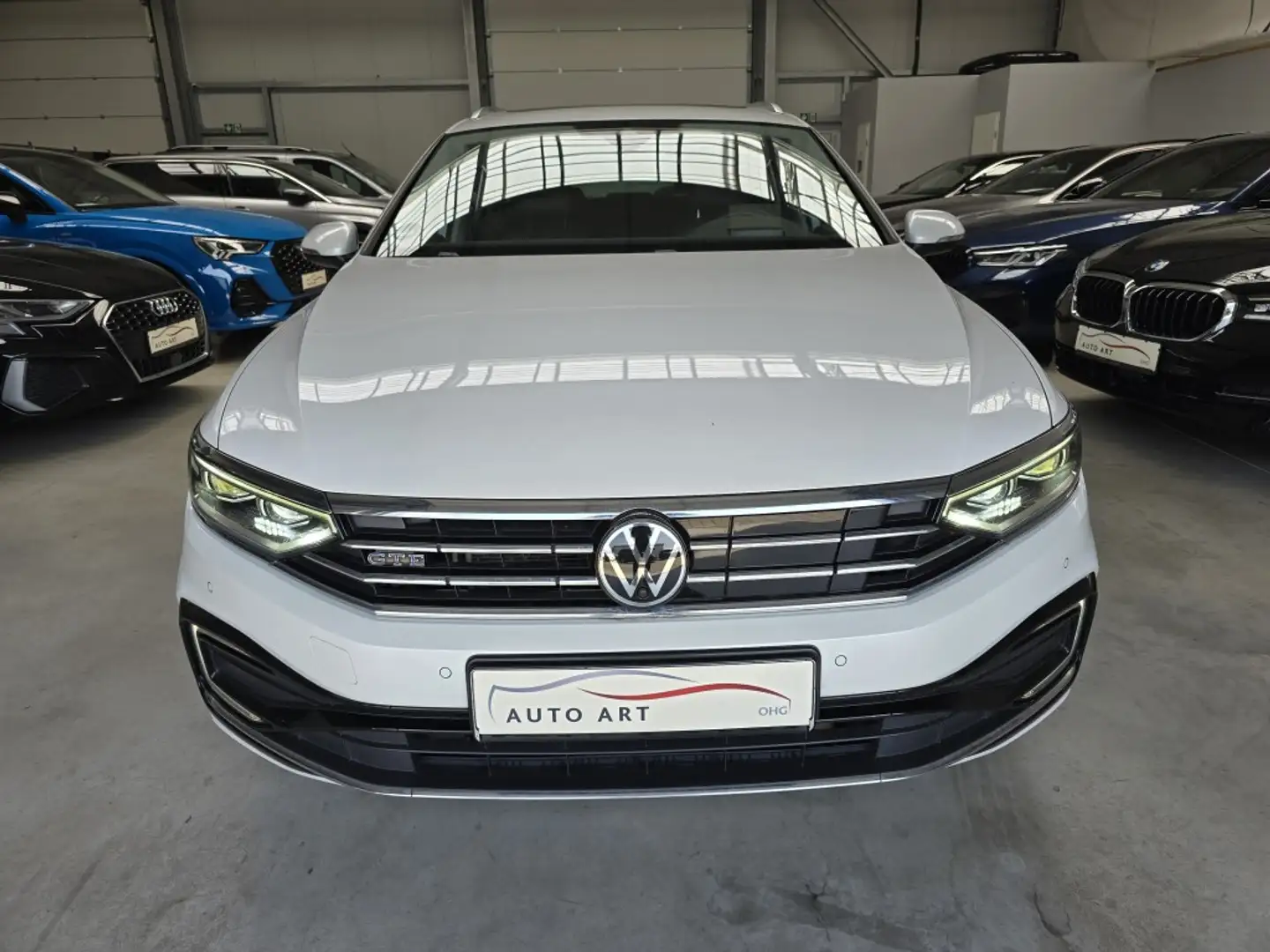 Volkswagen Passat GTE ACC AHK Pano Navi Leder CarPlay HUD Weiß - 2
