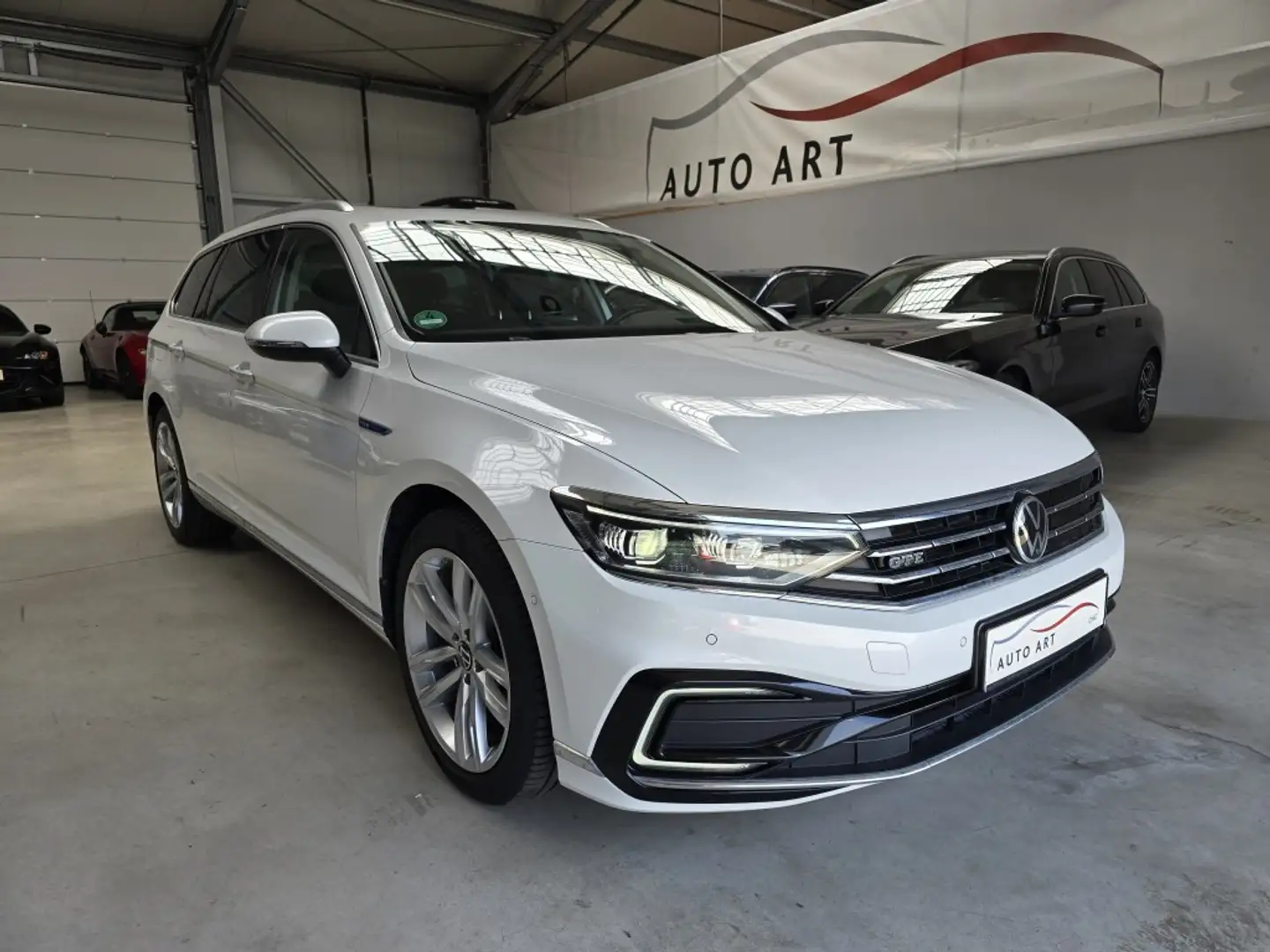 Volkswagen Passat GTE ACC AHK Pano Navi Leder CarPlay HUD Weiß - 1