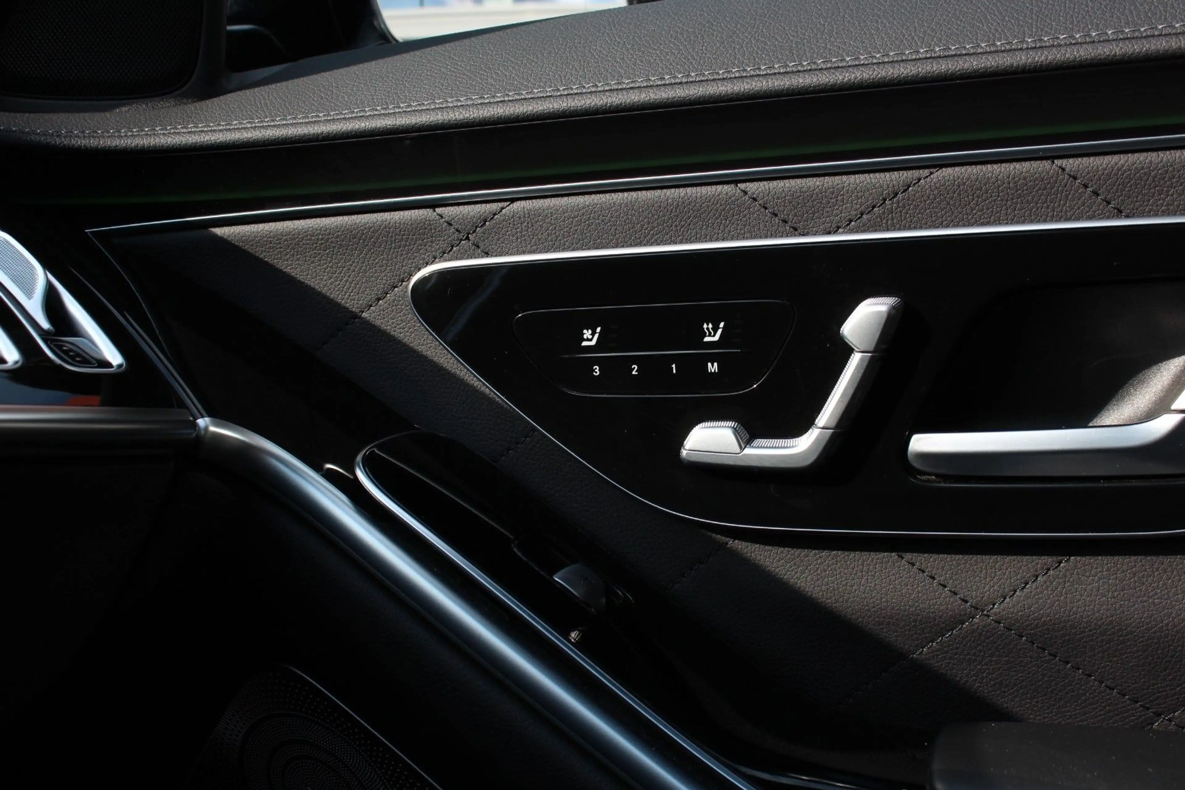 Mercedes-Benz S 400 d 4-M L Pano Burm. 3D Digital Light HuD — photo 13