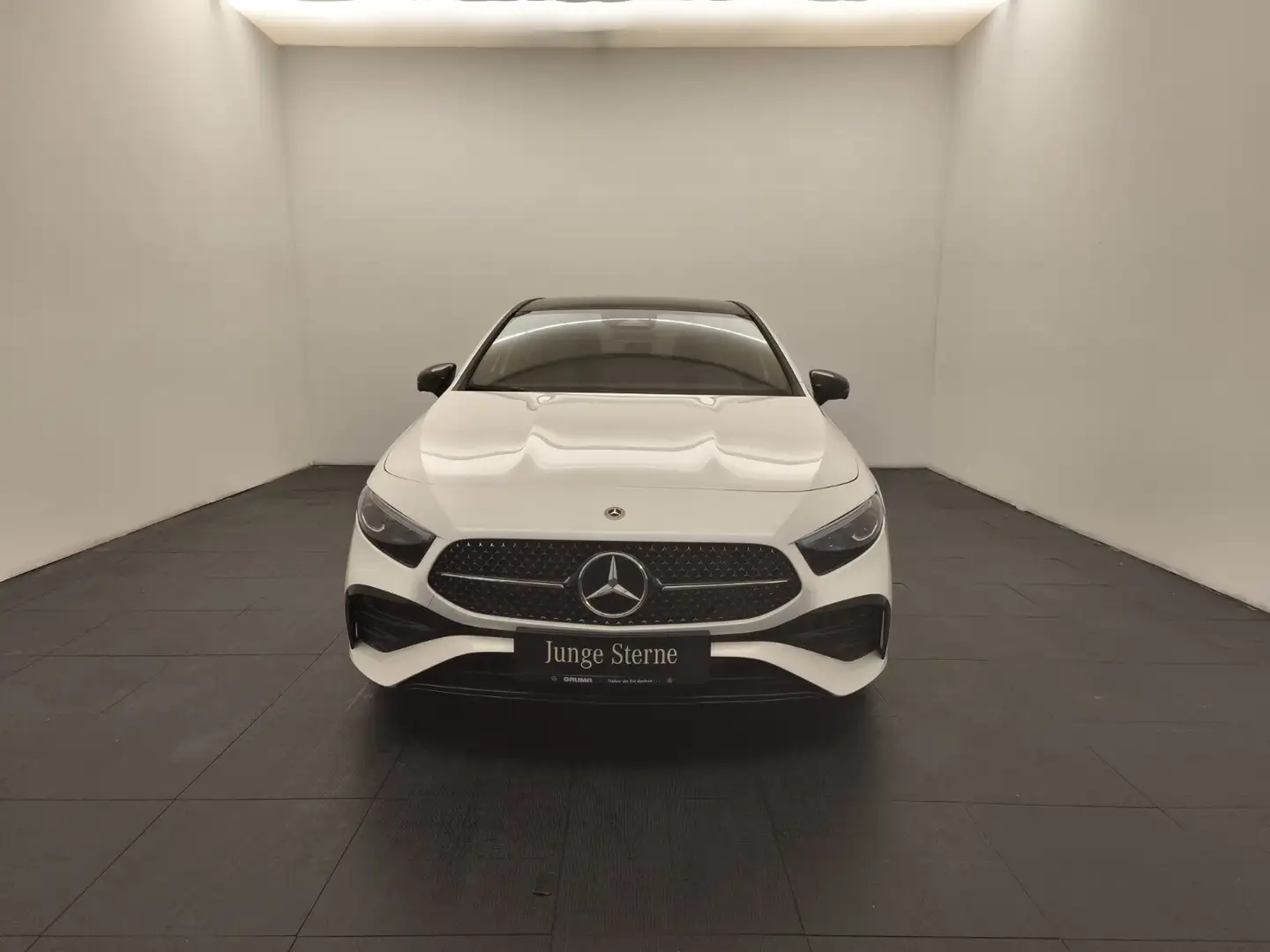 Mercedes-Benz A 220 A 220 4M AMG+Night+Pano+19"+KeyGo+Distronic+360° Weiß - 2