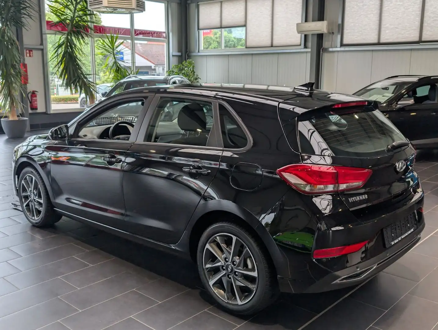 Hyundai i30 1.0 T-GDI Trend 1.Hand Lenkradhzg Kamera Negro - 2