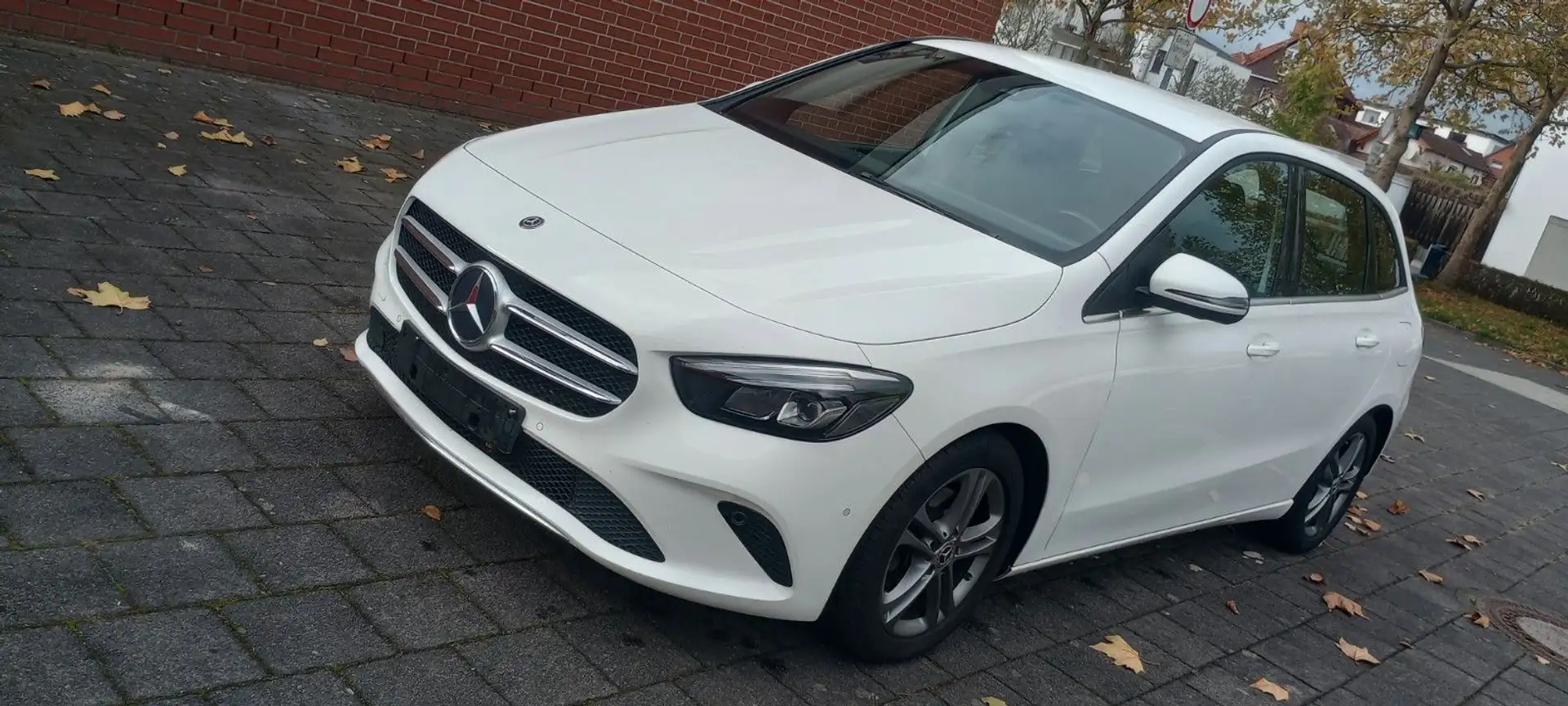 Mercedes-Benz B 180 Auto 1.HD Navi Rückf Spurh Totw Scheckheft Blanc - 2