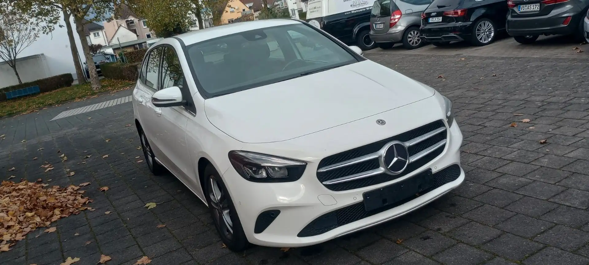 Mercedes-Benz B 180 Auto 1.HD Navi Rückf Spurh Totw Scheckheft Blanc - 1