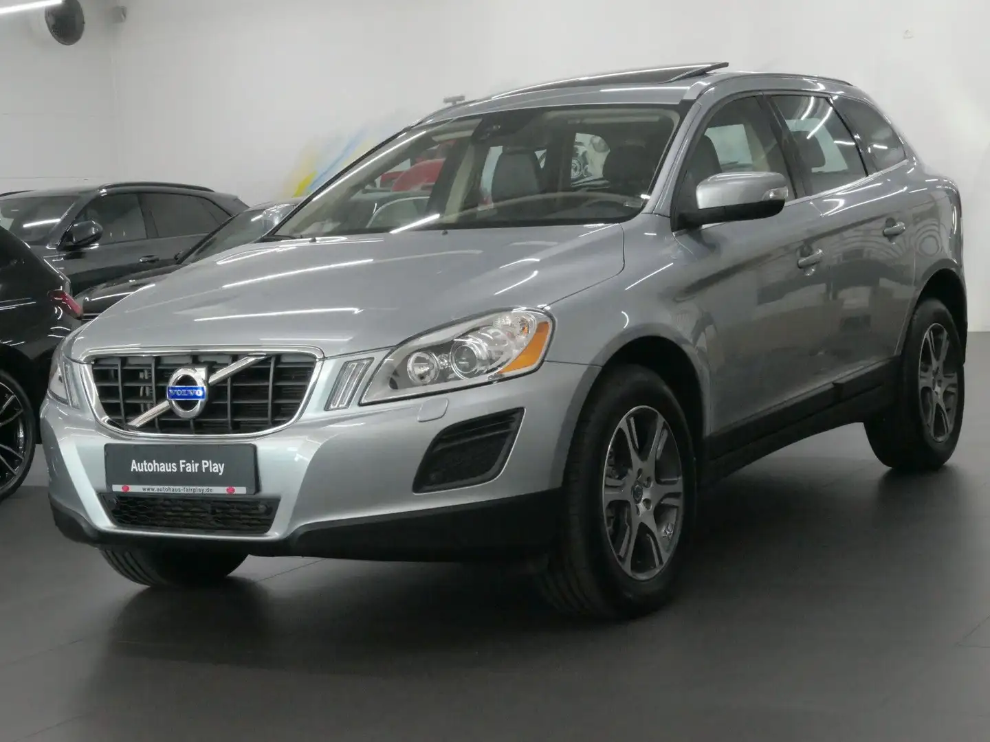 Volvo XC60 Summum AWD STANDHZG/PANI/XENON/NAVI/U-FREI! Silber - 1