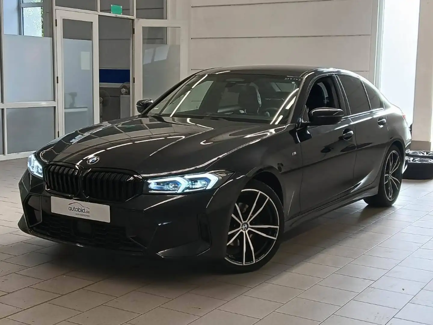BMW 320 d xDrive Lim. M Sportpaket Standheiz*Harman Schwarz - 1
