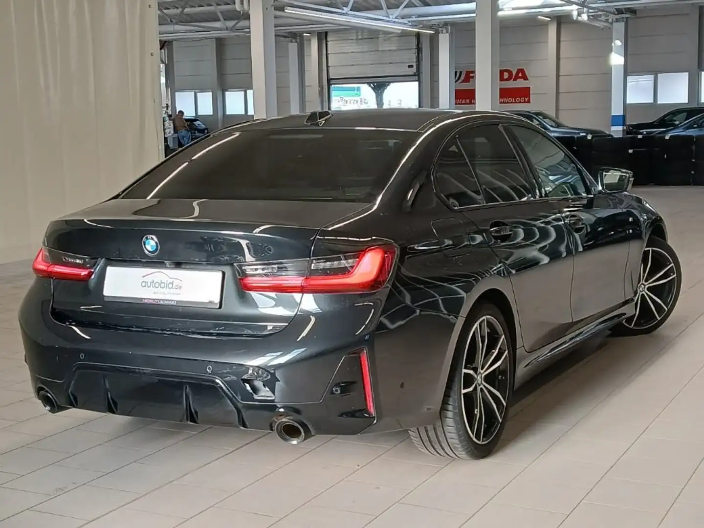 BMW 320 d xDrive Lim. M Sportpaket Standheiz*Harman Schwarz - 2