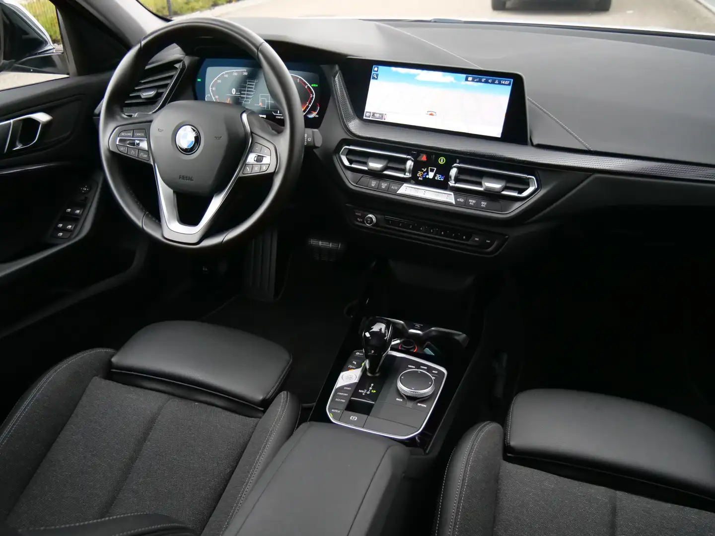 BMW 118 1-serie 118i Executive Edition 141 Pk Automaat Nav Grijs - 2