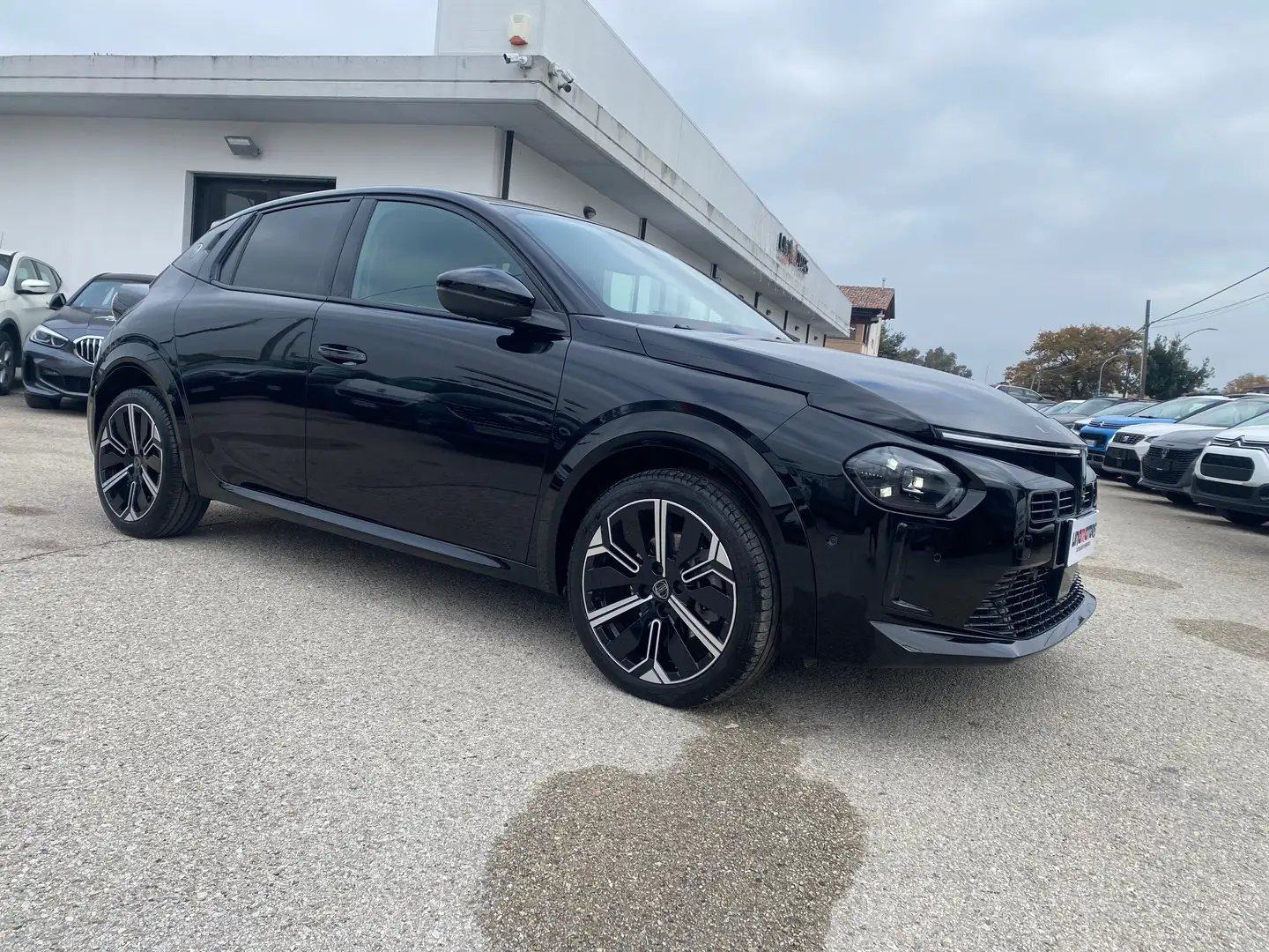 Lancia Ypsilon Ypsilon 1.2 mhev LX  e-dct 101cv Schwarz - 1