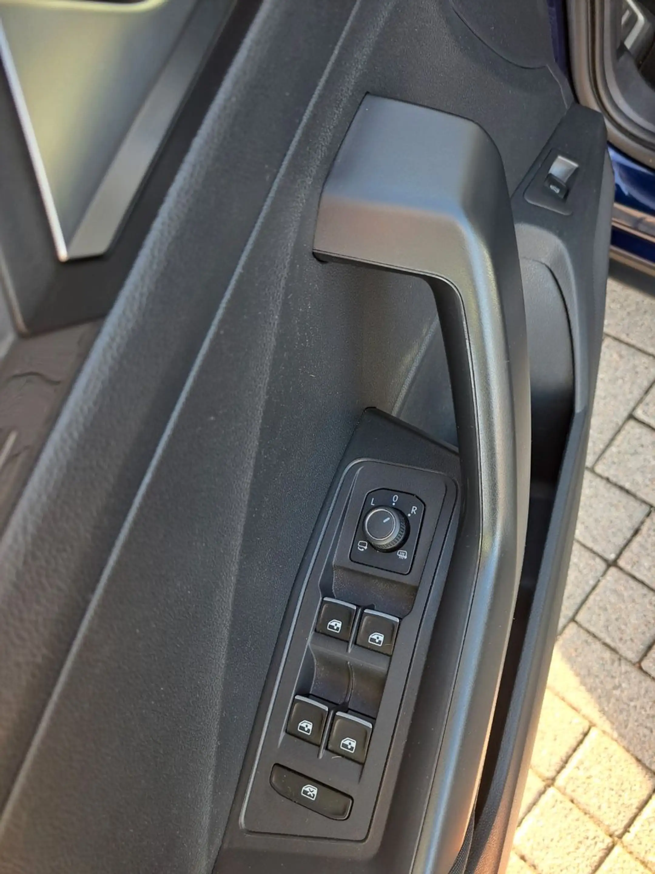 Volkswagen T-Roc IQ.DRIVE DSG-Navi-Winter-RFK-ACC — photo 4