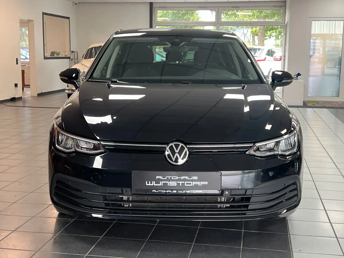 Volkswagen Golf VIII Lim. Life 2.0 TDI/ACC/NAVI/LED/SHZ/CAM Zwart - 2