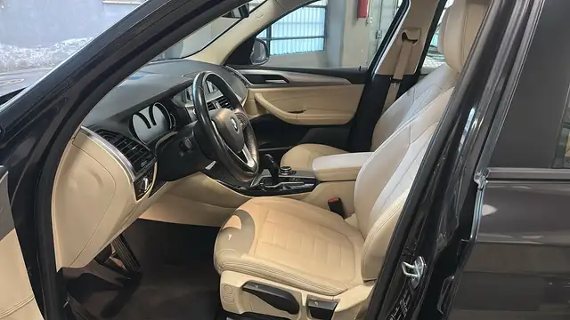 BMW X3 view 8