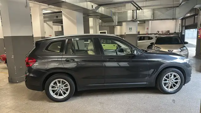 BMW X3 view 4