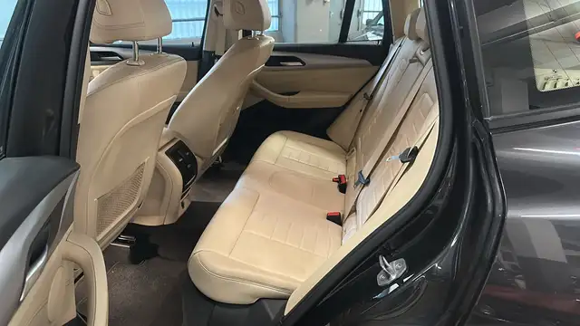 BMW X3 view 9