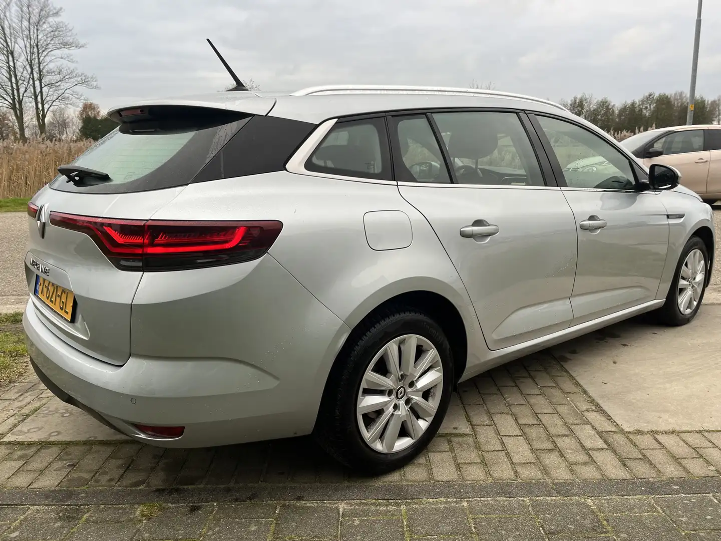 Renault Megane Estate 1.3 TCe 140 PK Equilibre / AppleCarplay - A Grijs - 2