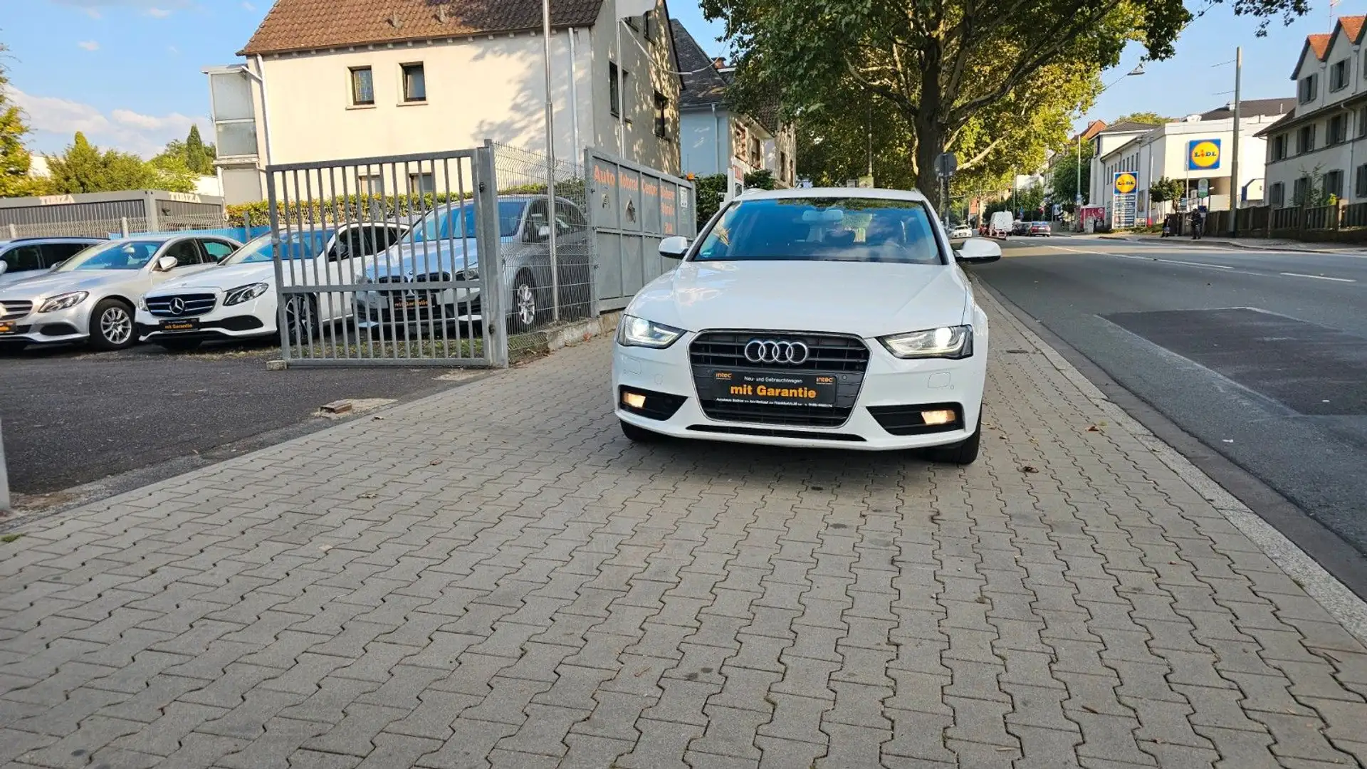 Audi A4 Avant Ambiente Autom,Klimaautom,PDC,Gr.Navi Weiß - 1