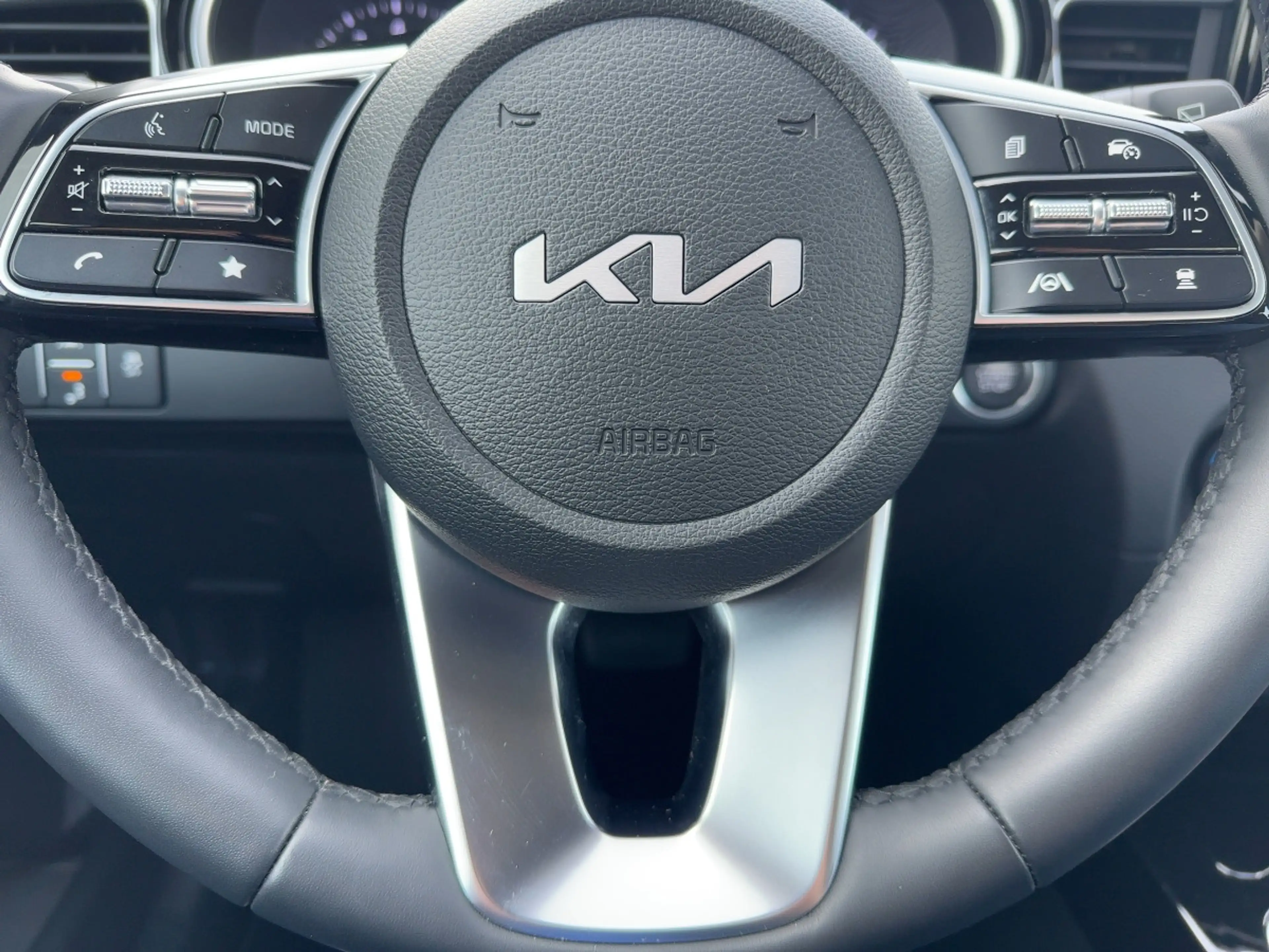 Kia Ceed / cee'd 1.5T Spirit Glasdach+LED+Navi+Kamera — photo 12