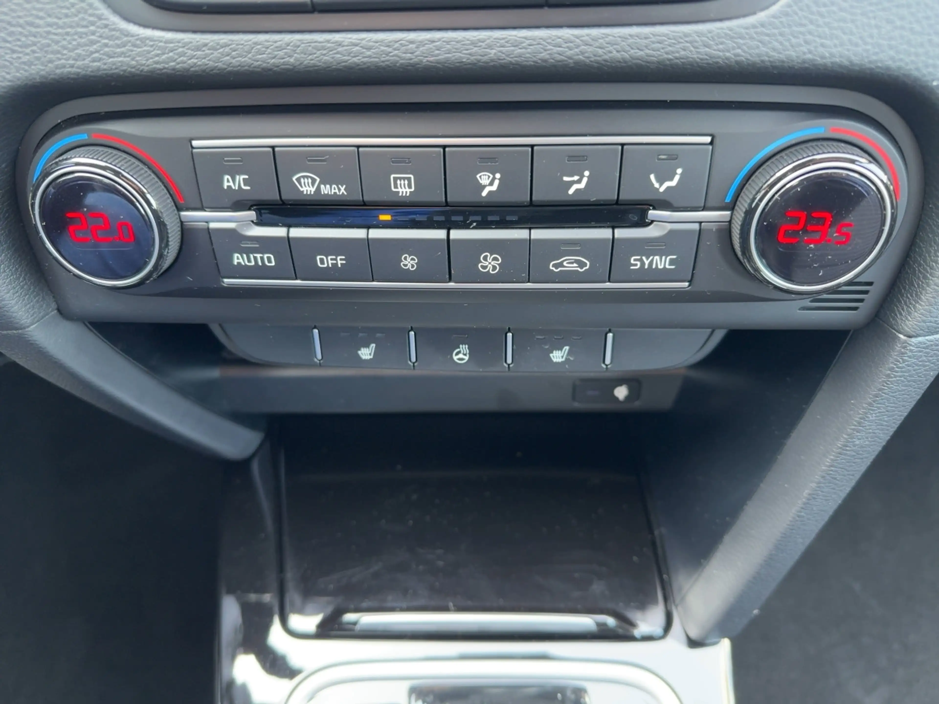 Kia Ceed / cee'd 1.5T Spirit Glasdach+LED+Navi+Kamera — photo 15
