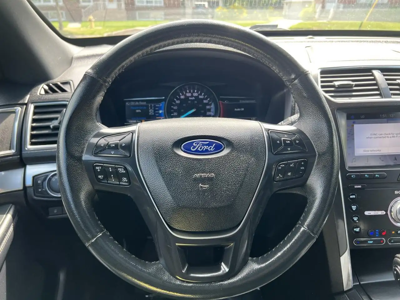 Ford Explorer снимка Ford Explorer