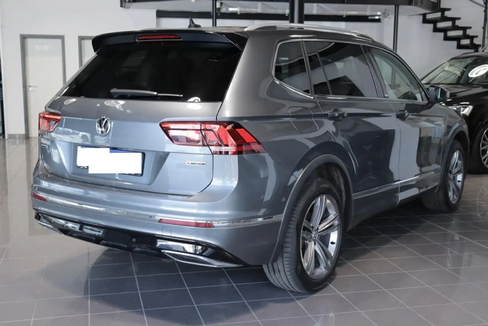 Volkswagen Tiguan 2.0TDI R-Line 4Motion DSG 147kW Grijs - 2