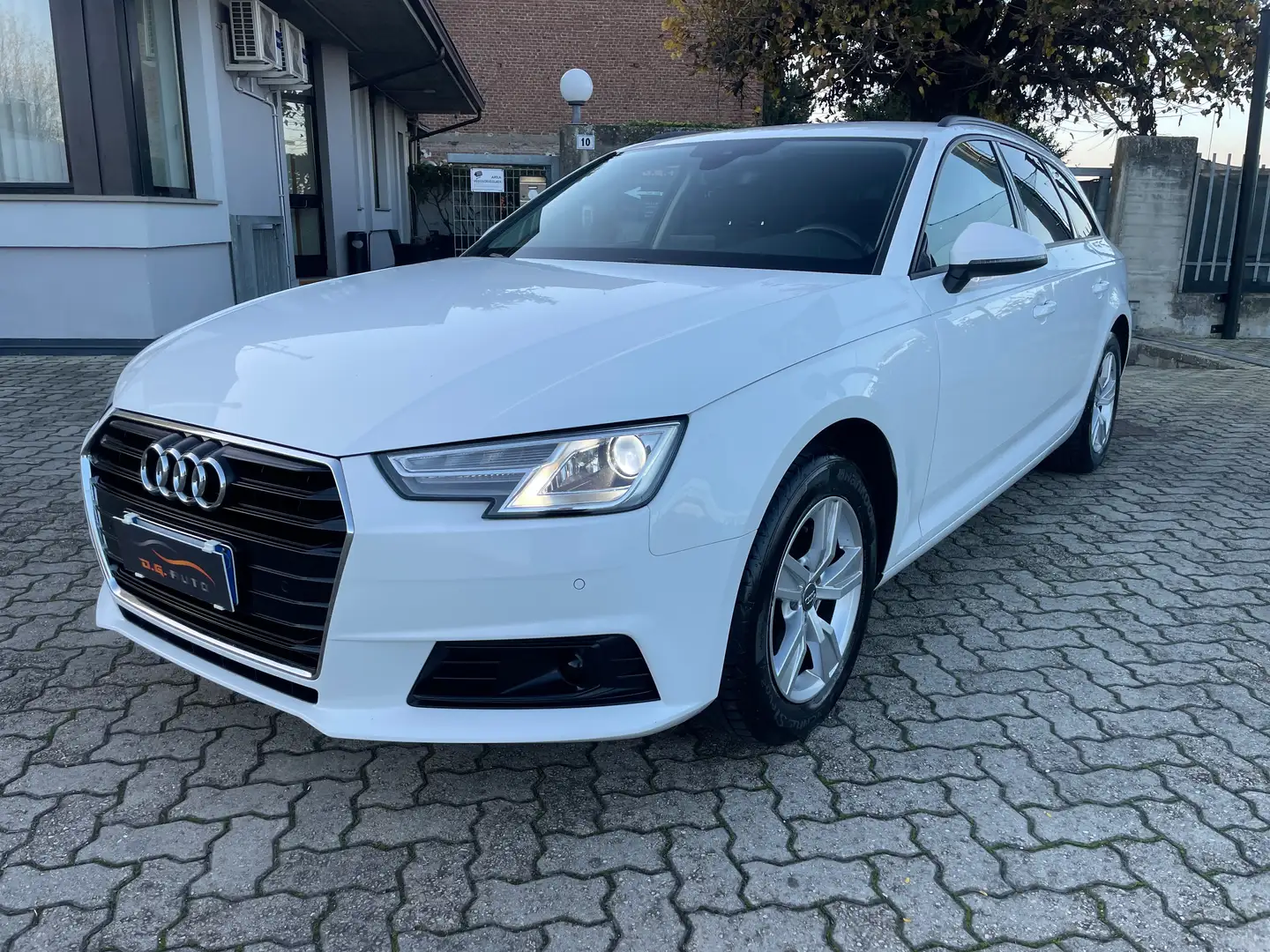 Audi A4 A4 V 2016 Avant Avant 2.0 tdi Business 150cv Bianco - 1