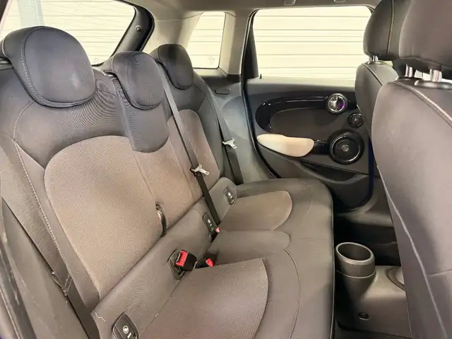 Mini Hatch view 14