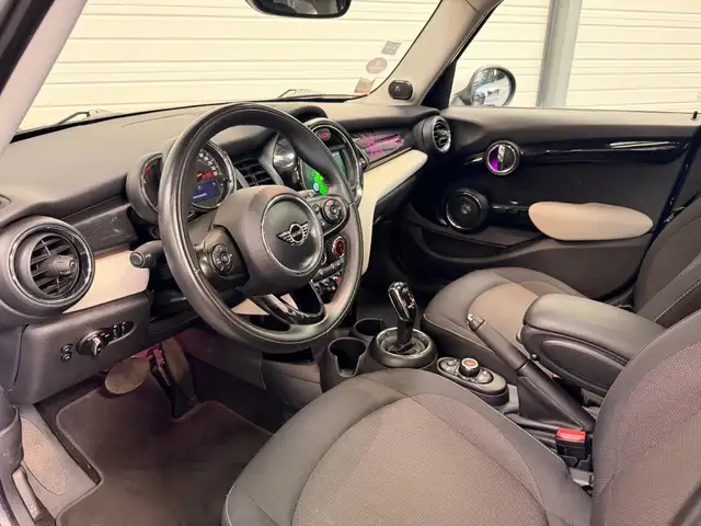 Mini Hatch view 11
