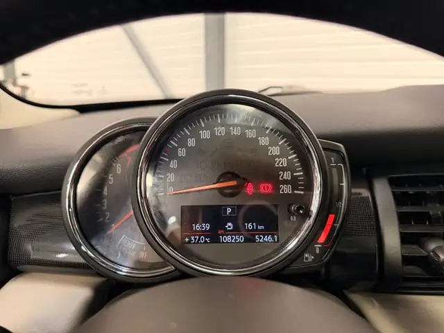Mini Hatch view 13