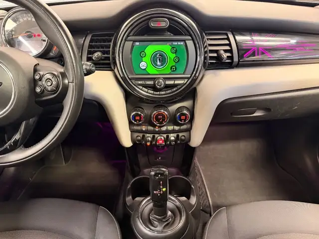 Mini Hatch view 15