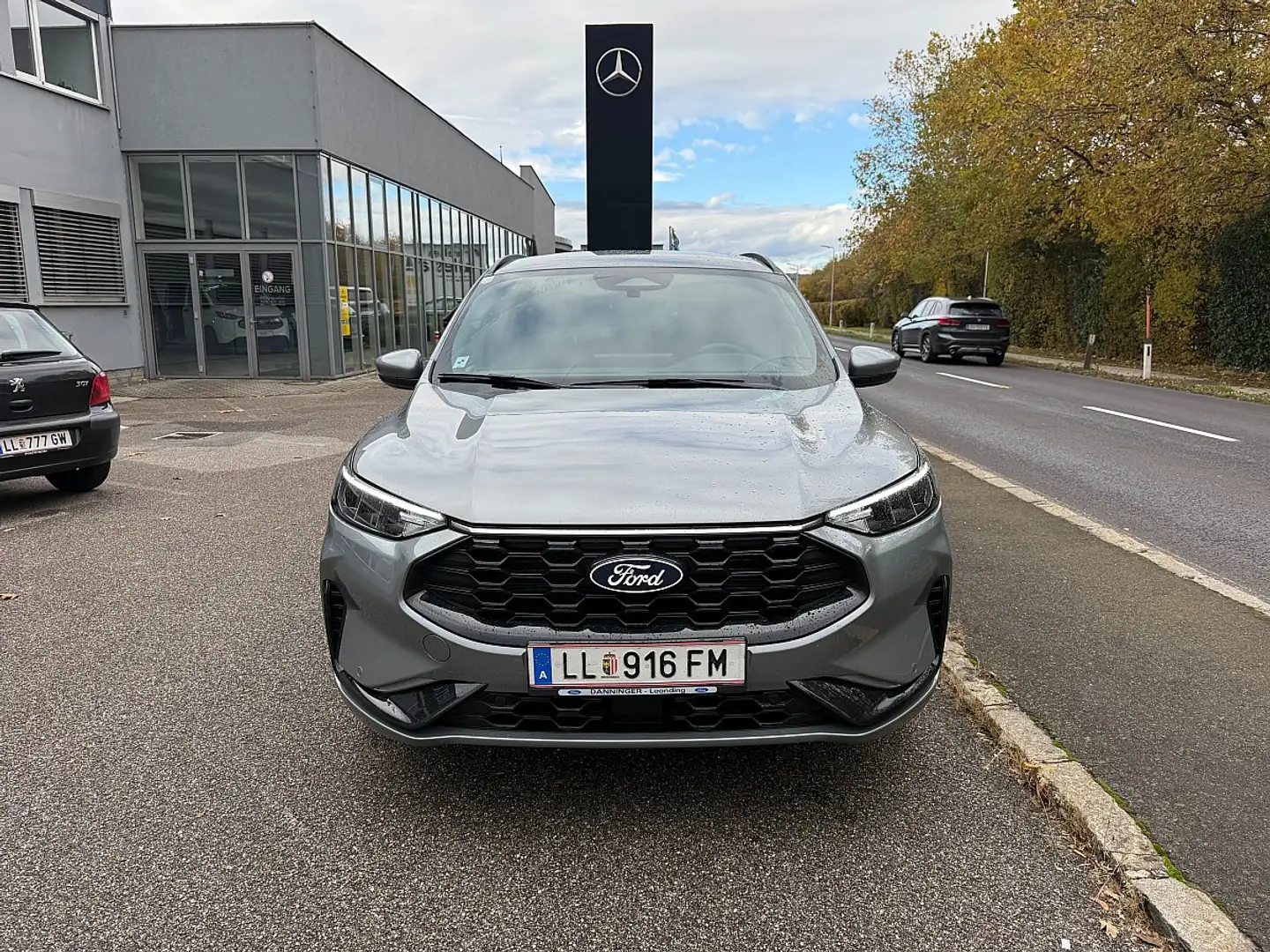 Ford Kuga 2,5 Duratec FHEV ST-Line Aut. Silber - 1