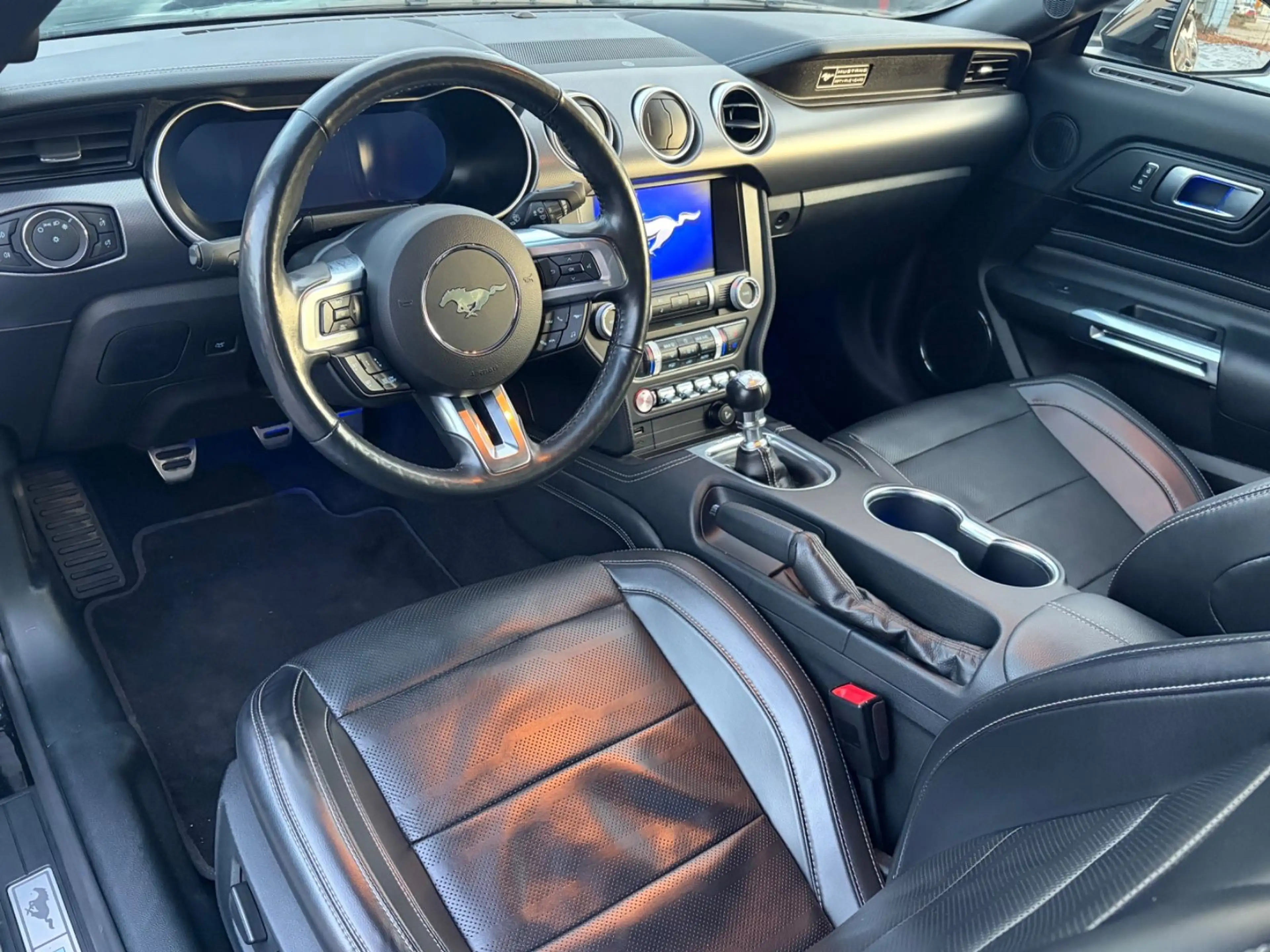 Ford Mustang GT Fastback 1.Hand / 6-Gang / Unfallfrei — photo 9