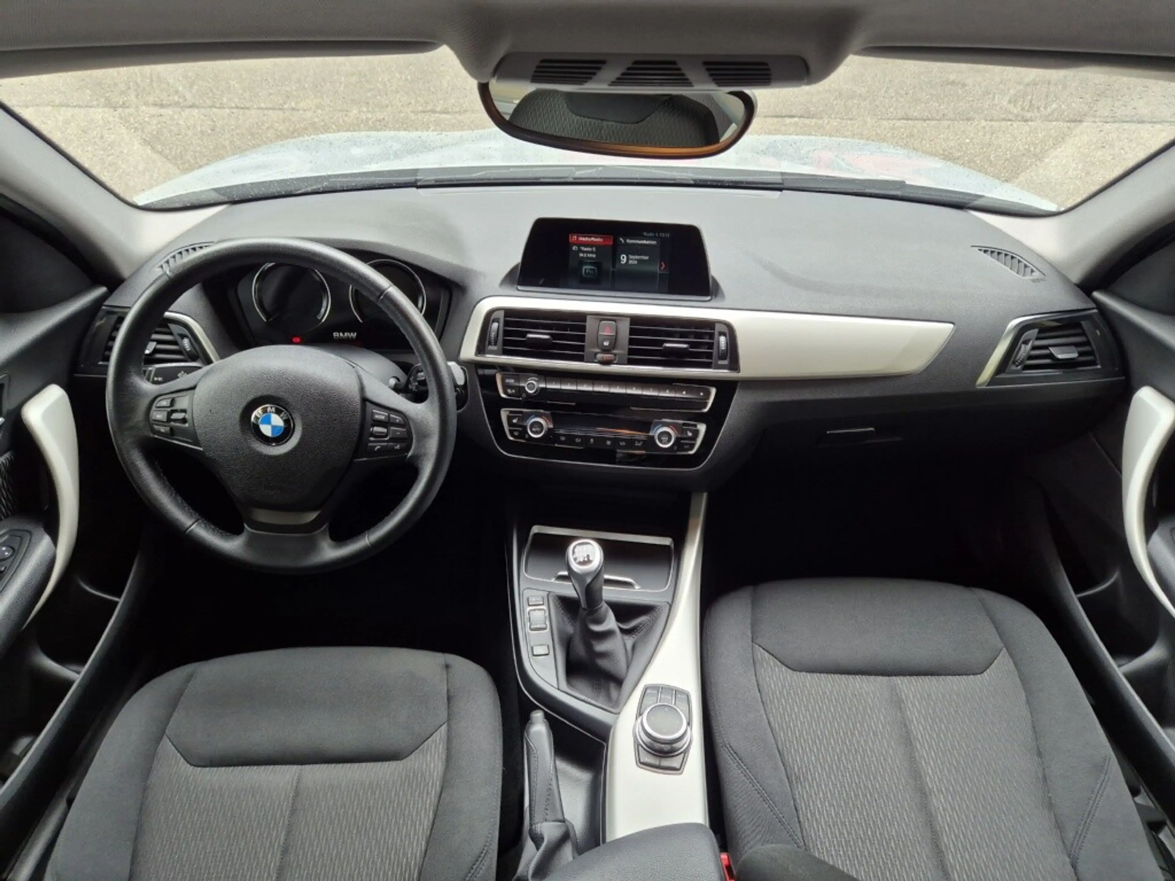 BMW 116 i Advantage — photo 5