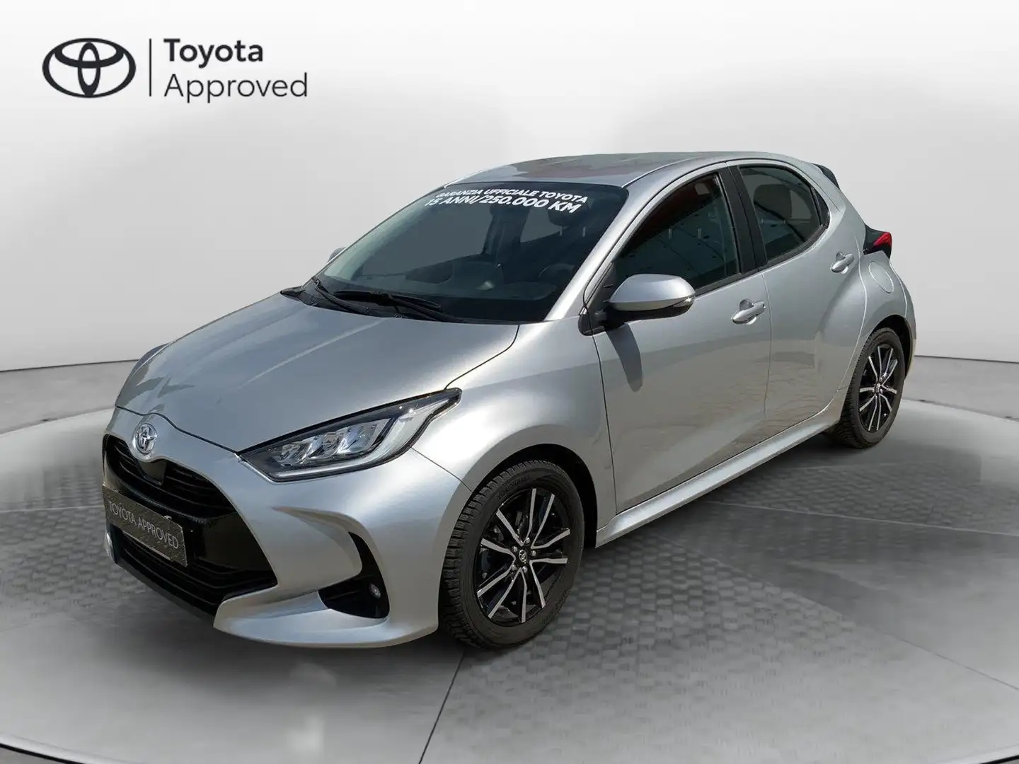 Toyota Yaris 4ª serie 1.0 5 porte Trend Grigio - 1