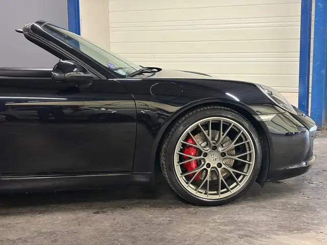 Porsche 911 view 5