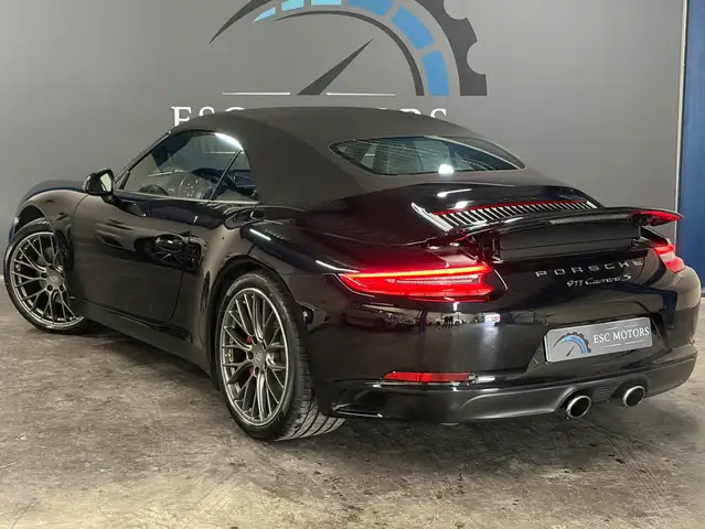 Porsche 911 view 10