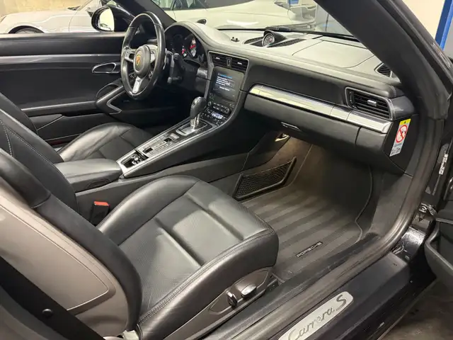 Porsche 911 view 14