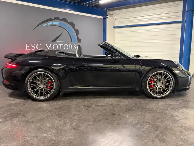 Porsche 911 view 3