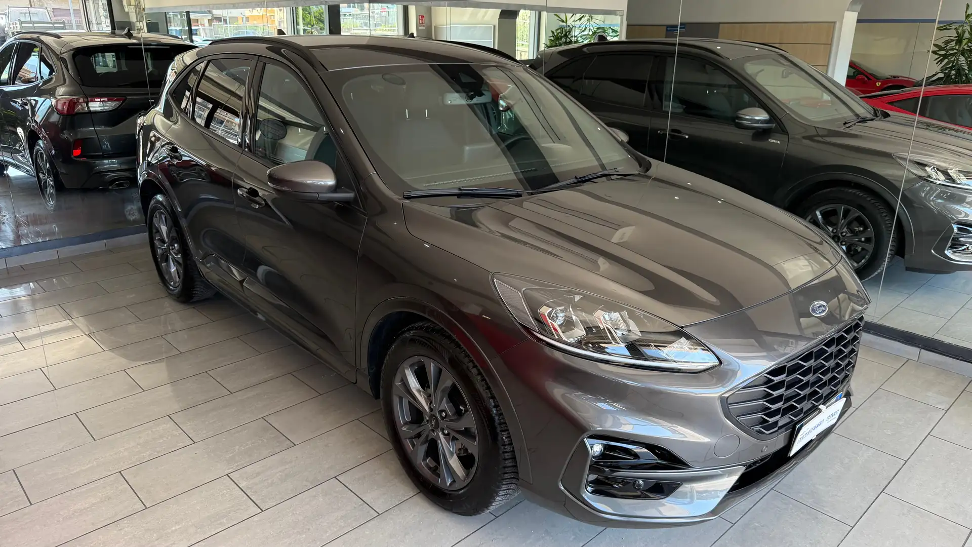 Ford Kuga ST-Line Design awd 120cv AUTOMATICA Grigio - 2