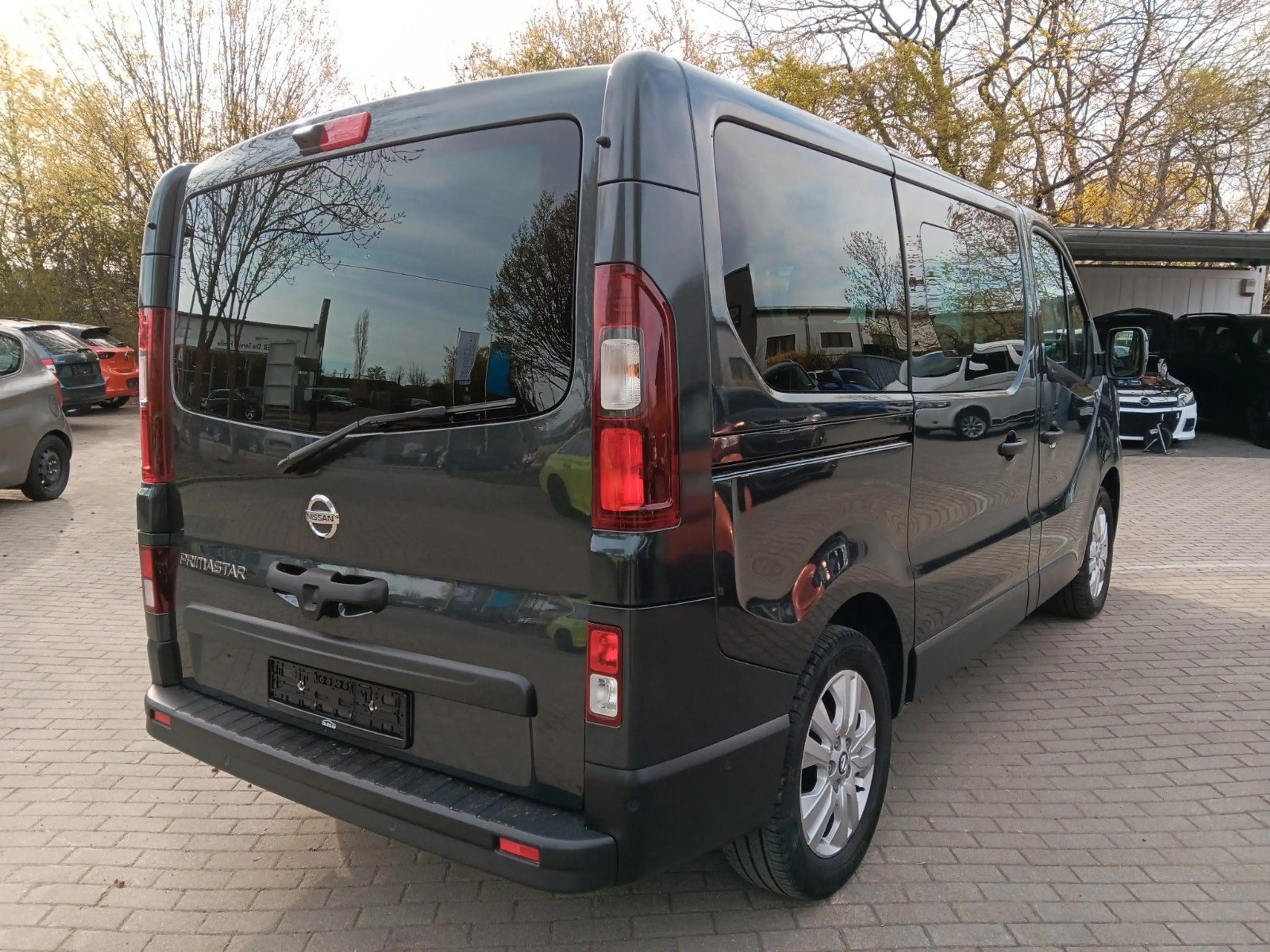 Nissan Primastar Kombi L1H1 2,8t Tekna 8-Sitze Klima — photo 4