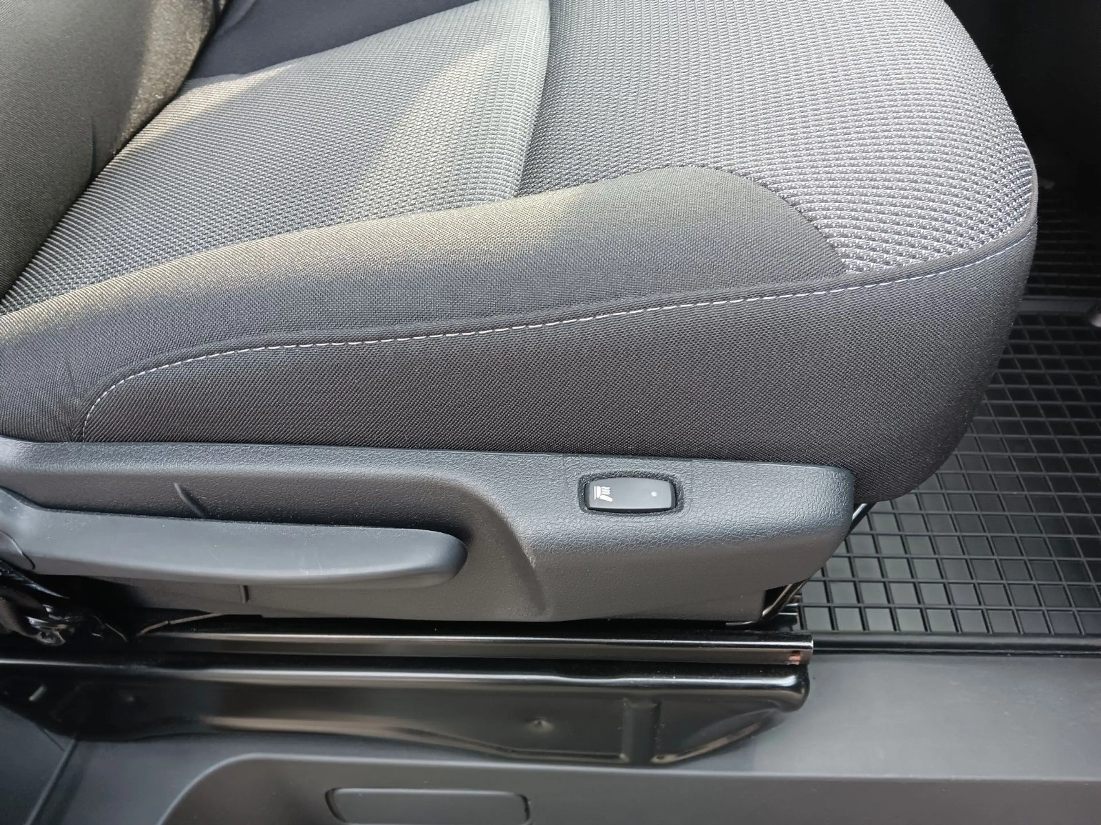 Nissan Primastar Kombi L1H1 2,8t Tekna 8-Sitze Klima — photo 7