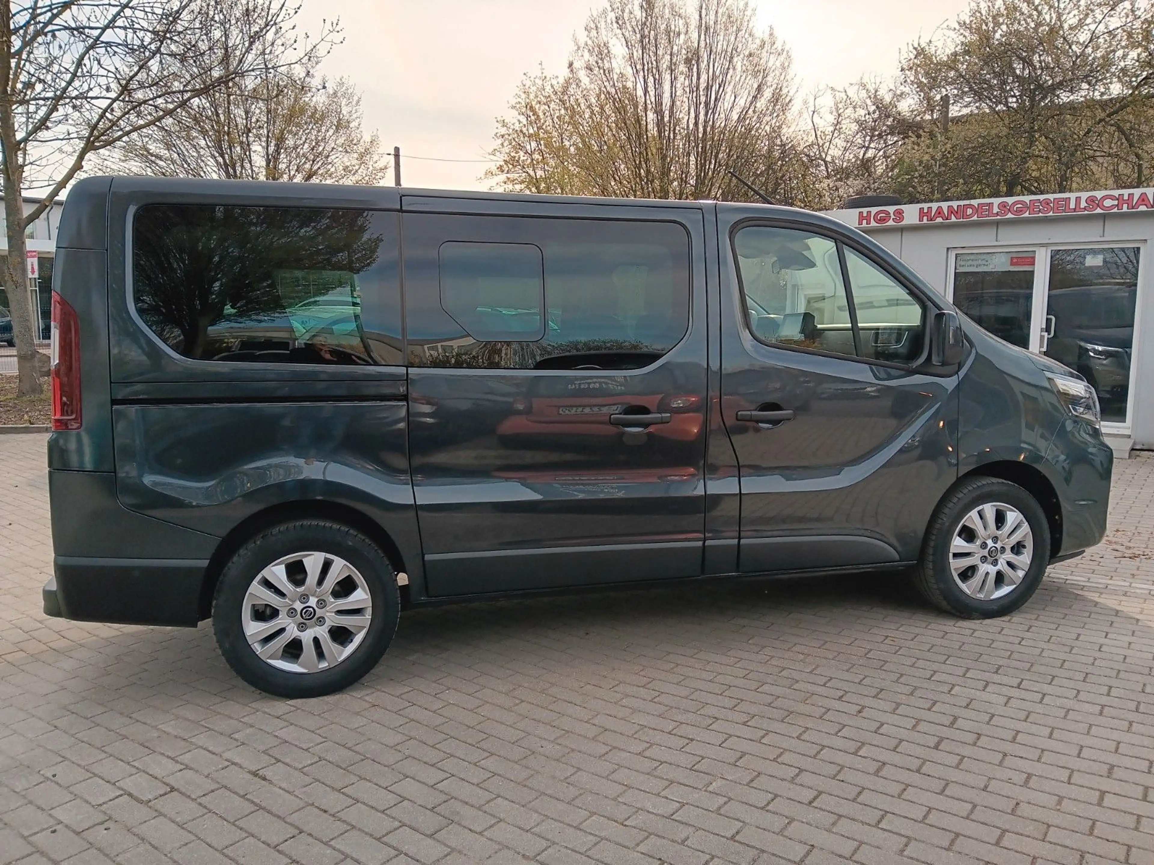 Nissan Primastar Kombi L1H1 2,8t Tekna 8-Sitze Klima — photo 3