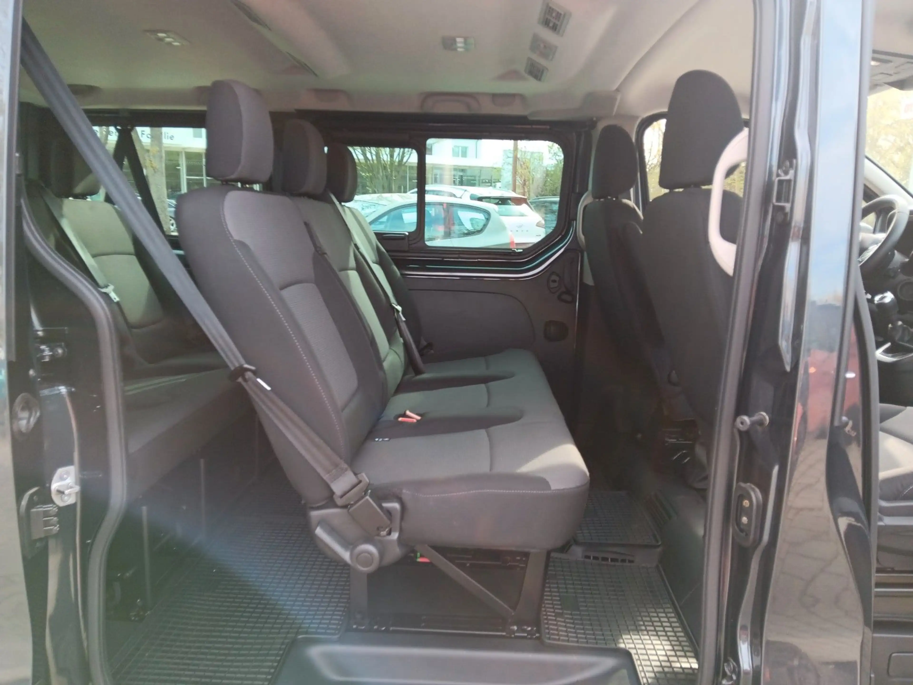 Nissan Primastar Kombi L1H1 2,8t Tekna 8-Sitze Klima — photo 8