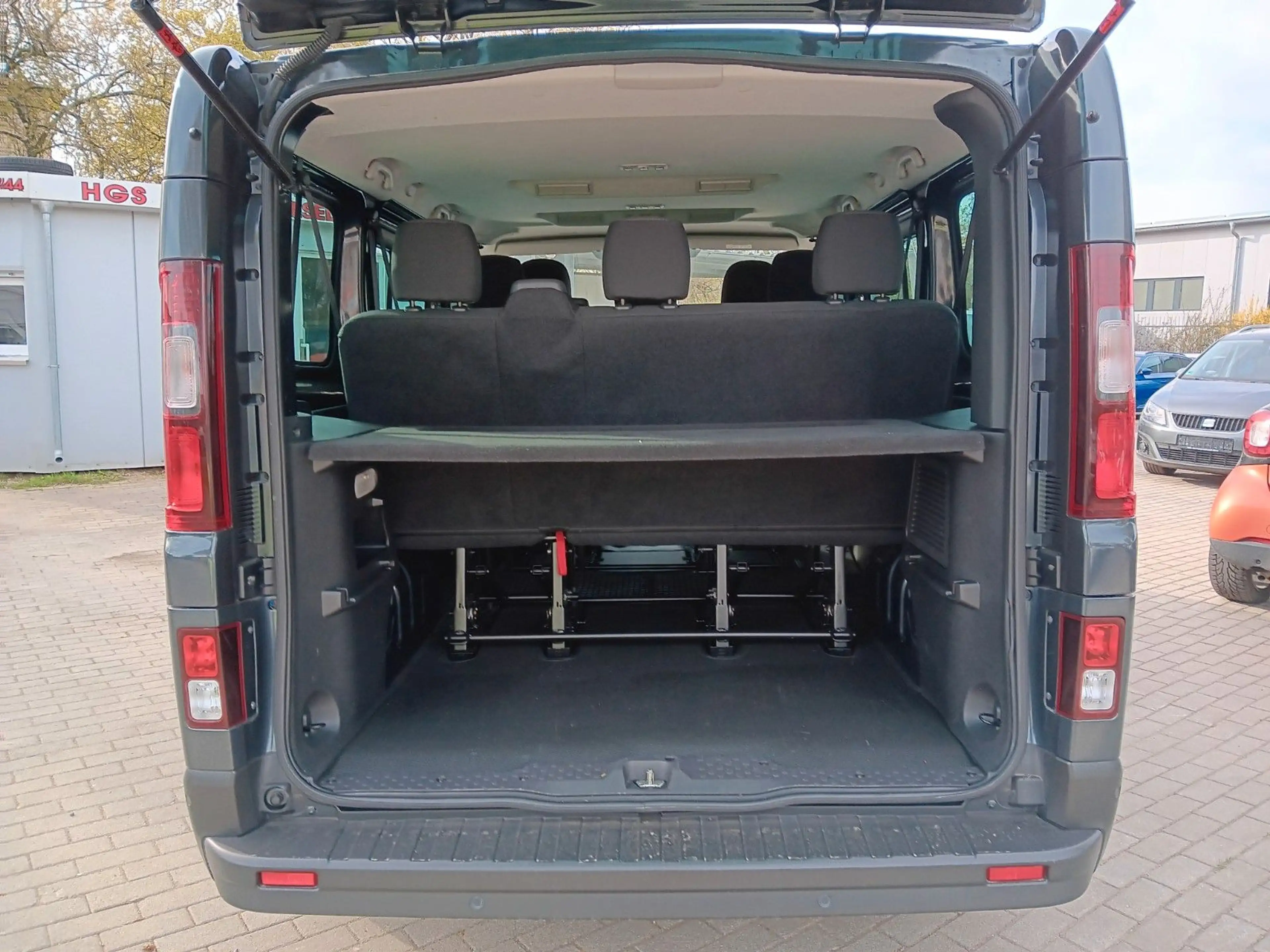 Nissan Primastar Kombi L1H1 2,8t Tekna 8-Sitze Klima — photo 10